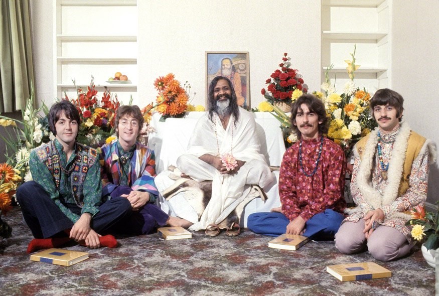 Beatles_Maharishi